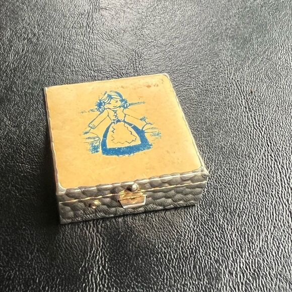 Vintage Pill Box - Picture 4 of 7